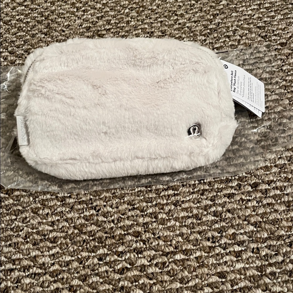 Lululemon Everywhere Belt Bag Plush Fleece